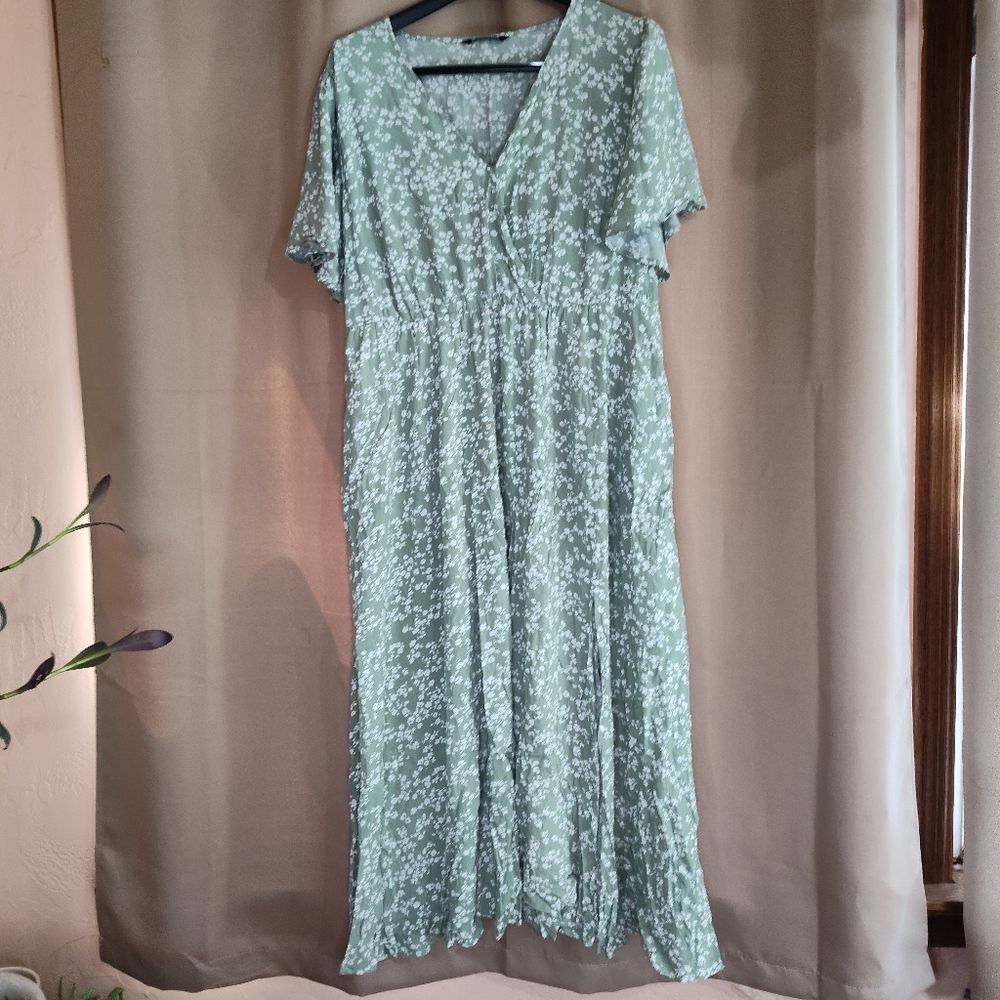 Bloomchic Midi Dress Womens Plus 18-20 Floral Vneck Short Sleeve Pockets Slit